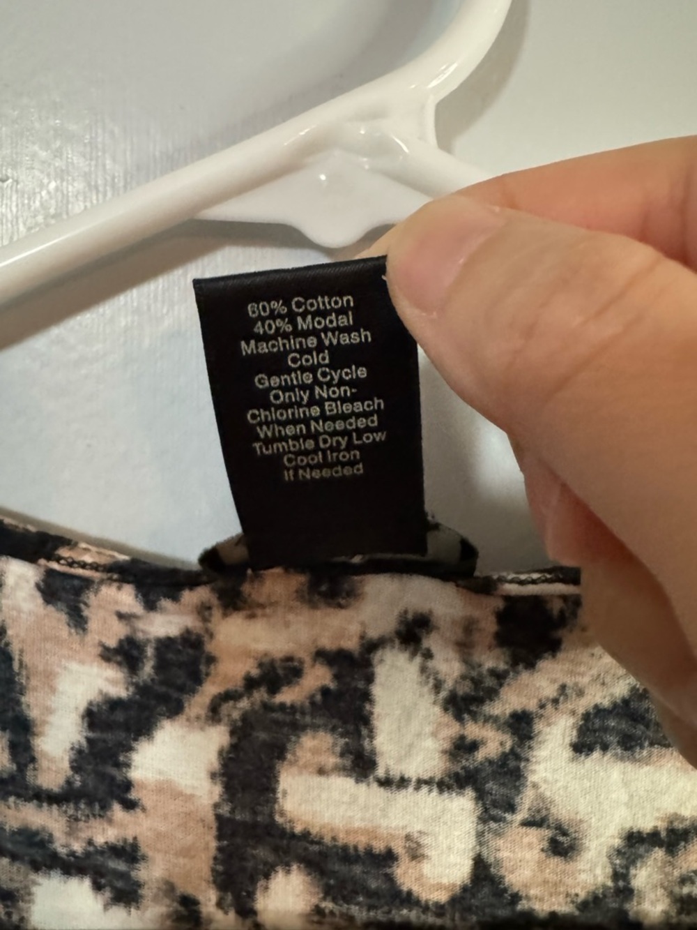 5/$32 Ann Taylor Animal Prints Sleeveless Top Size Small - Picture 4 of 7